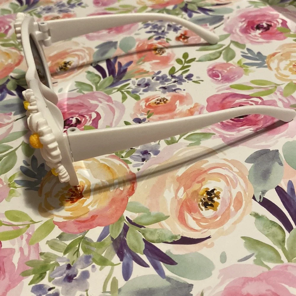 Girls white daisy sunglasses